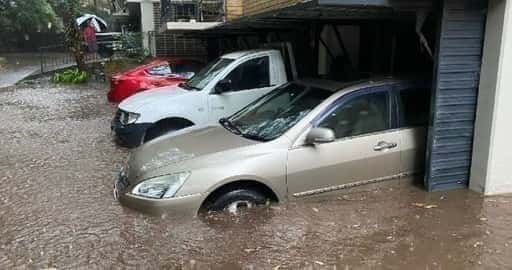Mii de australieni se întorc la case „nelocuibile” pe măsură ce inundațiile se retrag