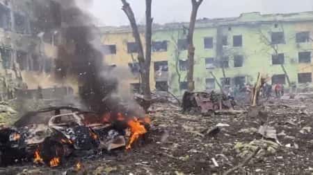 Trei victime, inclusiv un copil, ale atentatului cu bombă la un spital din Mariupol