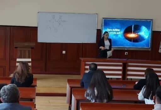 Cercetările teoretice și practice au fost discutate la Facultatea de Fizică a Universității de Stat din Baku