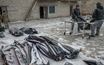 V mrtvašnici obleganega ukrajinskega Mikolaiva se v snegu kopičijo trupla
