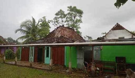 Des vents violents frappent des colonies à Gunungkidul, 1 résident blessé Luhut appelle le président...