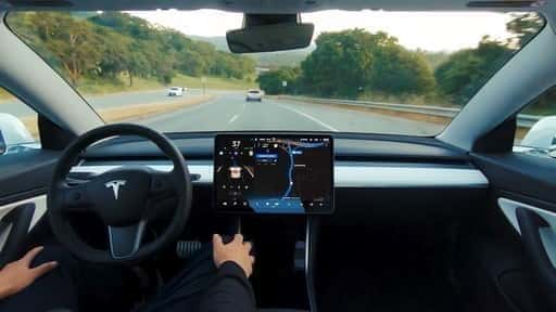 Tesla sa snaží Senátu dokázať, že jej program Full Self-Driving je úplne bezpečný