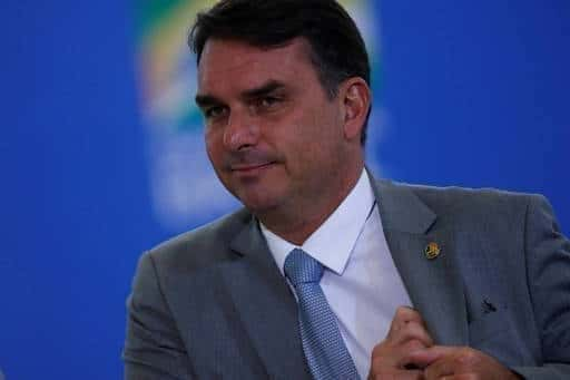 Il sottosegretario all'Agenzia delle Entrate ha chiesto indagini contro il clan Bolsonaro e Queiroz