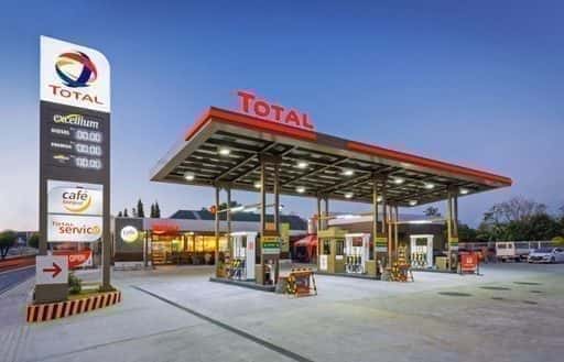 Pakistan - Beş benzin nasosu yüksək qiymətlərlə benzin satmaq üçün möhürlənib