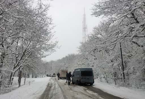 Azerbaijão - Neve e neblina dificultaram o trânsito nas estradas de Muganly-Ismayilli, Shamakhi-Pirgulu e a passagem de Agsu VÍDEO VÍDEO