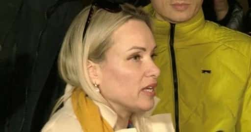 Rätten dömer rysk kvinna till böter efter tv-protest