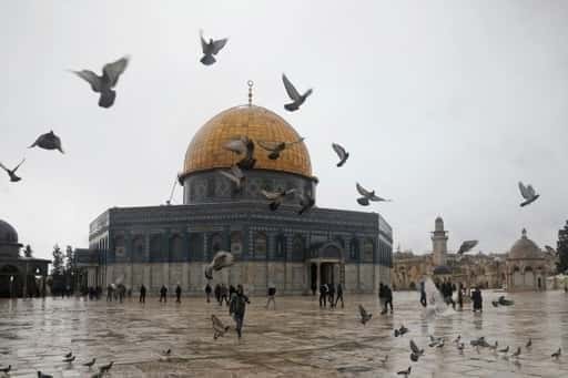 Израильские евреи одеваются как мусульмане, чтобы бросить вызов запрету на молитвы в Аль-Аксе