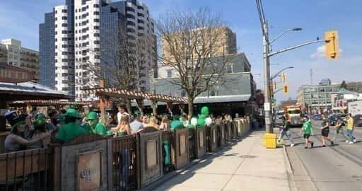 Canada - Gli studenti del primo e secondo anno di Londra celebrano il primo giorno normale di San Patrizio del college, dell'università