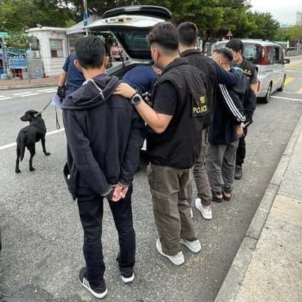 Двама мъже са арестувани при операция за борба с наркотиците близо до централния фериботен кей в Хонконг