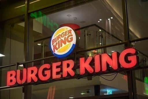 România - Burger King suspendă extinderea regională prin francizatul Amrest