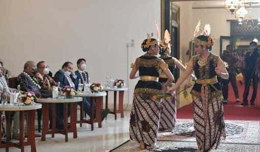 Delegacija G-20 je bila deležna kraljeve kraljeve večerje v palači Yogyakarta