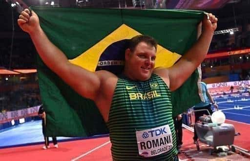 Darlan Romani slår tvåfaldig olympisk mästare i kulstötning för att vinna World Indoor