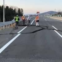 Förare häpnade över snabba reparationer av Japans motorvägar efter en kraftig jordbävning