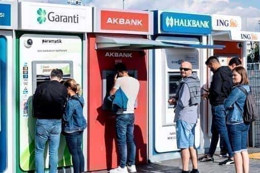Reuters: tureckie banki odmawiają otwarcia kont Rosjanom z powodu sankcji