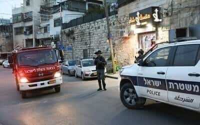 Funkcjonariusz policji umiarkowanie ranny podczas dźgania nożem we Wschodniej Jerozolimie; aresztowany napastnik