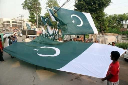 Comerciantes realizam comício para comemorar o Dia do Paquistão