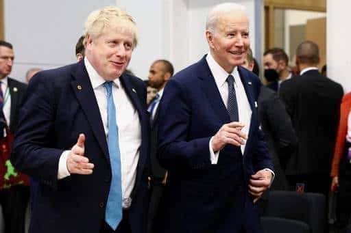 Šťastnými vojnovými príjemcami sú Biden a Boris Johnson