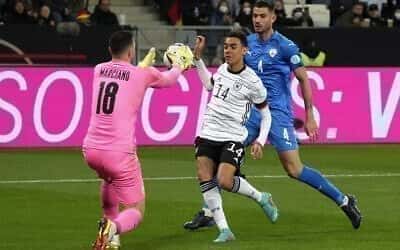 Duitse politie onderzoekt fan voor nazigroet tijdens vriendschappelijke voetbalwedstrijd Israël