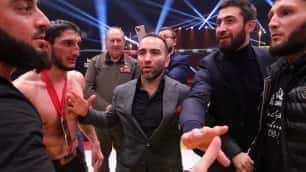 Zijn worstelaars nu uit de mode? Hoe de Russische MMA-promotie plotseling de regels veranderde