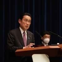 Кишида казва на министрите да изработят икономически пакет, тъй като цените скочат до небето
