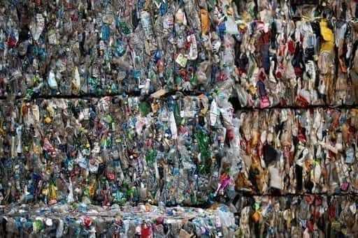 Pakistan - EPA uložila pokuty 210 000 rupií, skonfiškovala 200 kg plastové tašky