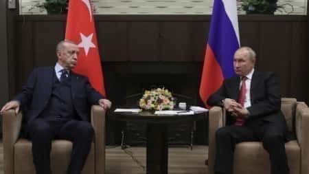 أردوغان يتحدث مع بوتين في محاولة لترتيب لقاء بينه وبين زيلينسكي