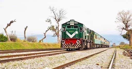 Pakistan - Železnice od nezakonitih stanovalcev pridobijo zemljišče v vrednosti 4725 milijonov Rs