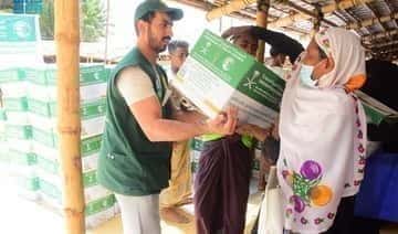 Arabia Saudyjska – KSrelief rozprowadza 2600 paczek żywnościowych z Ramadanu dla uchodźców Rohingya w Bangladeszu