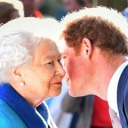 Prins Harry zegt koningin op 'geweldige vorm', wil dat ze 'beschermd' wordt