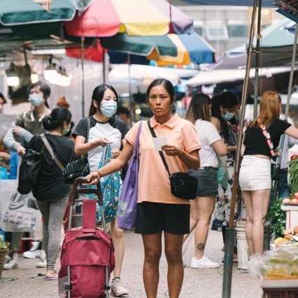Хонконгската актриса се извинява за изобразяването на филипински помощник с кафяво лице