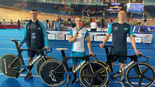 Vinokurov donated bicycles to the national team of Kazakhstan on the cycling track