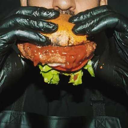 Шведская компания разработала «бургер из человеческого мяса» на растительной основе