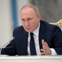 Putin pravi, da se Ukrajina usmerja v tragedijo, medtem ko se Kramatorsk pripravlja na obrambo