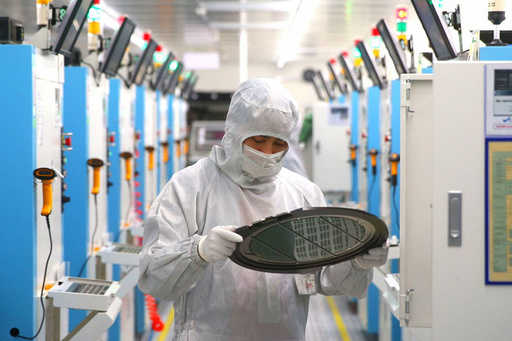 The human factor has threatened the chip manufacturing industry