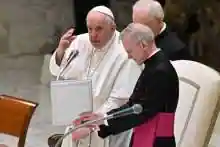 Papež je poslušal zlo, storjeno v katoliških šolah v Kanadi, kot klofute