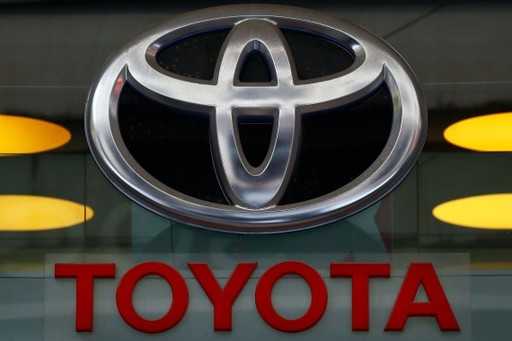 Toyotin dobiček je padel za 42 odstotkov zaradi pomanjkanja čipov, omejevanja COVID-a