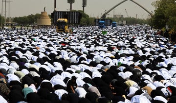 Bližnji vzhod - Na desettisoče moli v znak razkazovanja sile iraškega duhovnika Sadra