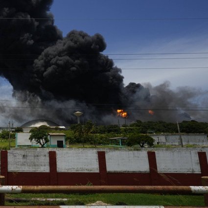 1 mrtev, 17 pogrešanih in na desetine poškodovanih zaradi požara na kubanskem naftnem parku