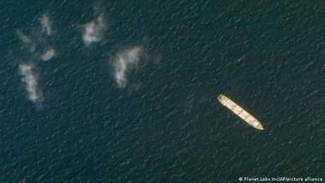 Иранският флот съобщи, че е отблъснал атака срещу кораб в Червено море
