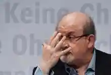 مثول مهاجم سلمان رشدي أمام المحكمة ودفع ببراءته