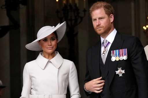 Princ Harry in Meghan bosta naslednji mesec obiskala Veliko Britanijo in Nemčijo