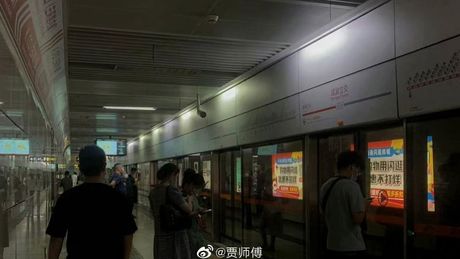 La città cinese abbassa le luci durante la crisi di potenza dell'ondata di caldo