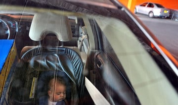Midden-Oosten - Politie van Abu Dhabi waarschuwt voor forse boete van $ 1.361 voor het onbeheerd achterlaten van kinderen in auto