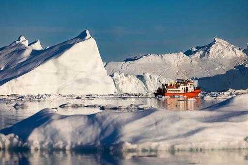 Groenlândia pisa suavemente no turismo enquanto icebergs derretem