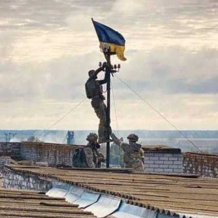 Zełenski na Ukrainie sugeruje postępy w kontrofensywie Chersoniu
