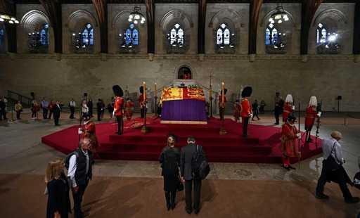القصر يكشف تفاصيل جنازة الملكة الرسمية