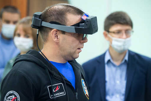 Russia - Roskosmos tested augmented reality glasses for cosmonauts