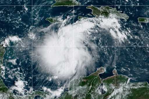 Autoridades dos EUA pedem aos moradores que se preparem para um possível furacão