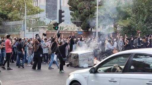 Протести в Ірані спалахнули знову через кілька годин після проурядових мітингів