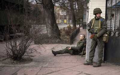 Prví zranení ukrajinskí vojaci prichádzajú do Izraela na lekárske ošetrenie